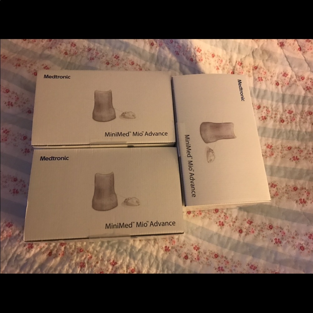 6 boxes of MiniMed Advance for coyote_girl